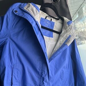 BACK 2 SCHOOL📚L.L. Bean women’s rain coat wind breaker shell jacket